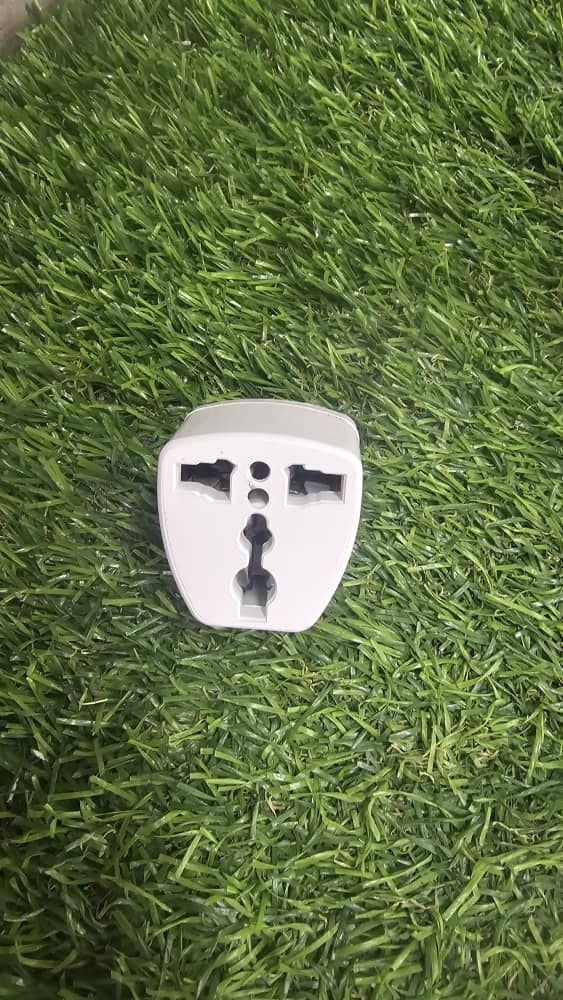 ADAPTADOR DE TOMA 220V 