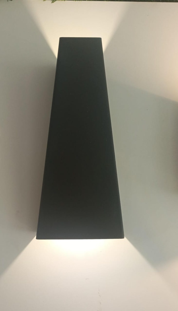 Aplique de Pared Artlight Negro Tipo Cono 10W 4500k IK